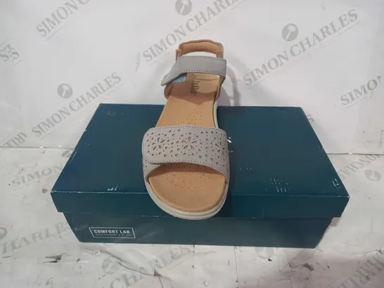 BOXED PAIR OF HOTTER LEAH SKY NUBUCK OPEN TOE SANDALS IN GREY UK SIZE 7.5