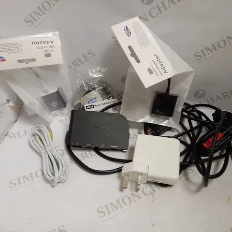 LOT OF ASSORTED POWER CABLES AND ELECTRICALS TO INCLUDE MULTIPORT ADAPTERS, USB-C POWER ADAPTERS, USB-C MOBILE DOCKS, ETC