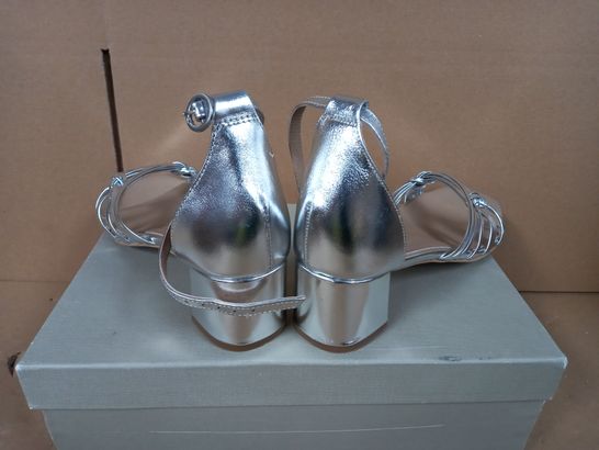 BOXED PAIR JIGSAW HEELS IN SILVER EFFECT SIZE UK 5