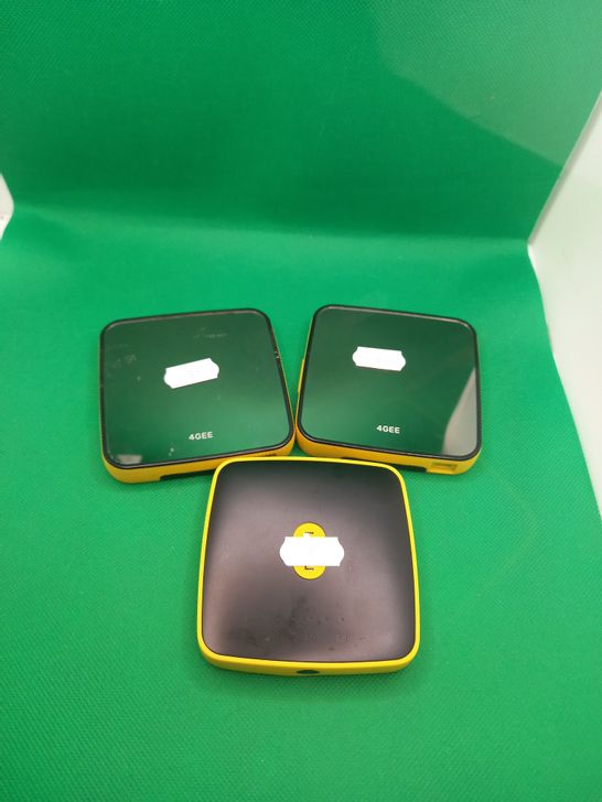 EE 4GEE MINI ROUTER x3