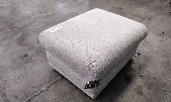 QUALITY BRITISH DESIGNED & MANUFACTURED G PLAN MALVERN STORAGE FOOTSTOOL NEBULAR PEBBLE FABRIC