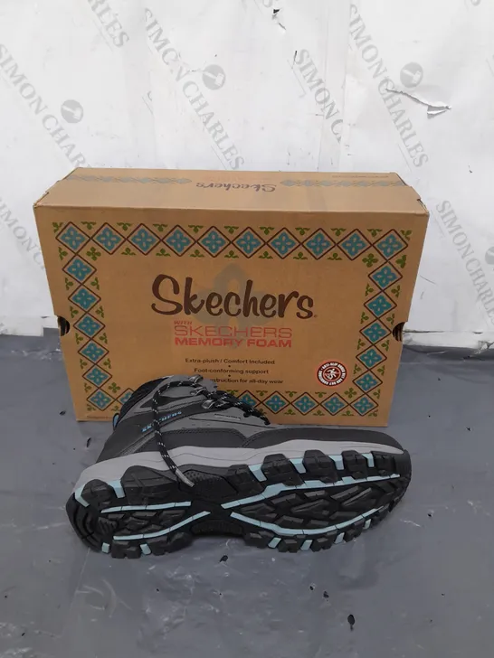 SKECHERS MEMORY FOAM SIZE 7 GREY/BLUE WALKING BOOTS 