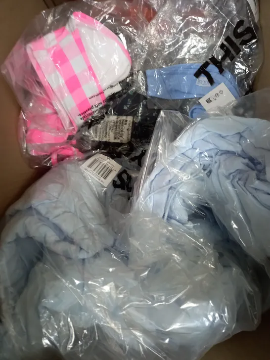 BOX OF APPROXIMATELY 10 ASSORTED CLOTHING ITEMS TO INCLUDE SKIRT, TOPS, PANTS ETC