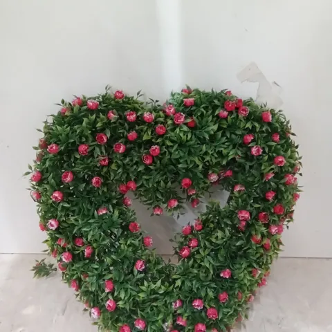 GARDEN HEART WITH ROSES (WITH FAIRY LIGHTS)