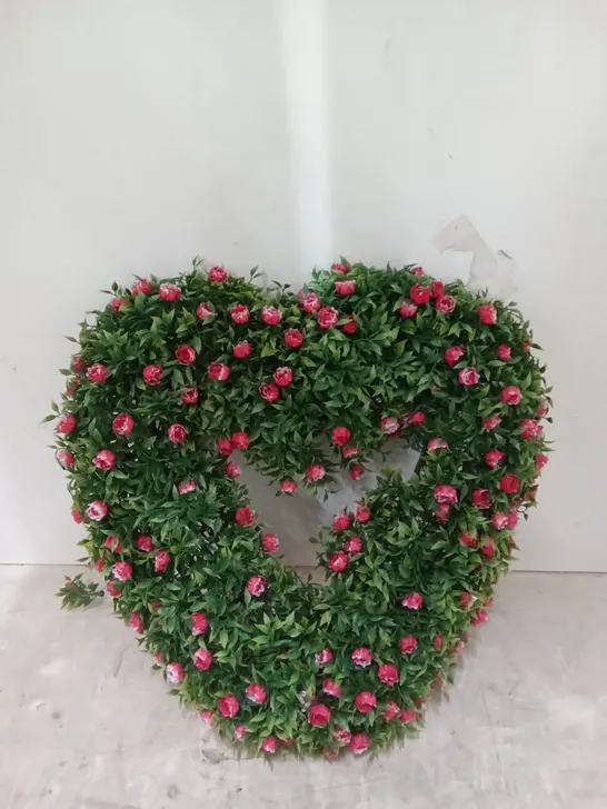 GARDEN HEART WITH ROSES (WITH FAIRY LIGHTS)