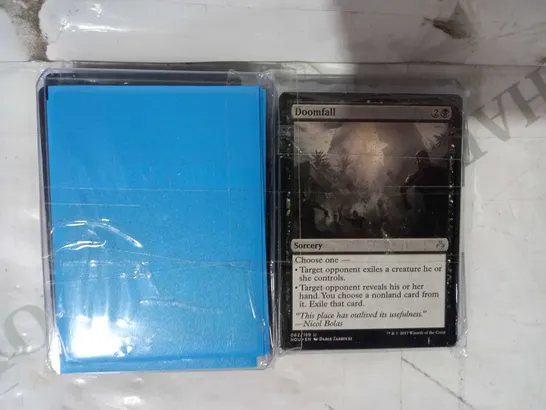 SMALL ASSORTMENT OF MAGIC THE GATHERING TRADING CARDS AND CARD SLEEVES