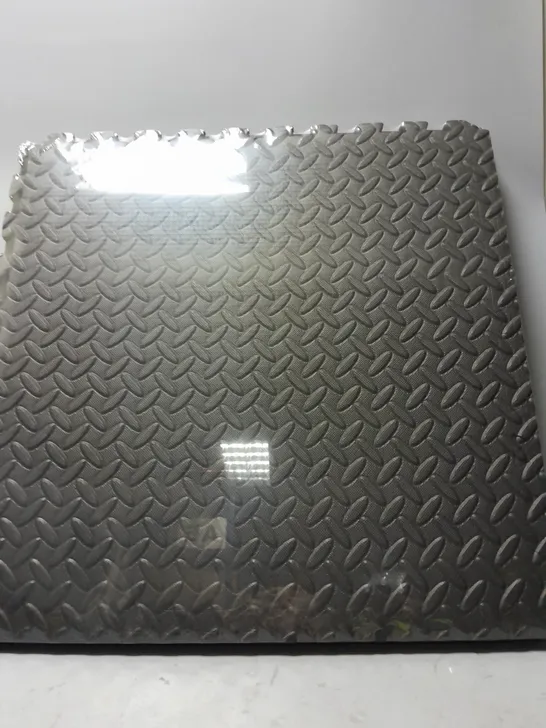 4 SETS OF 3 FOAM INTERLOCKING FLOOR MATS