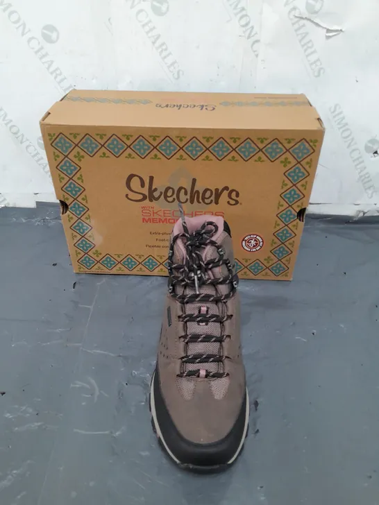 SKECHERS MEMORY FOAM SIZE 6 BROWN/PINK WALKING BOOTS 