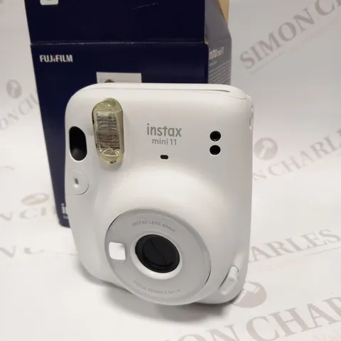 BOXED FUJI FILM INSTAX MINI INSTANT CAMERA BUNDLE