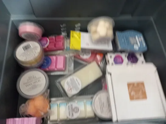 LOT OF ASSORTED WAX MELTS IN VARIOUS SCENTS