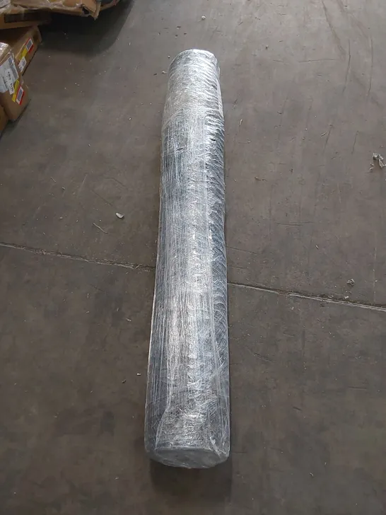 BAGGED ROLL OF METAL MESH TO CONTAIN OUTDOOR ANIMALS/LIVESTOCK