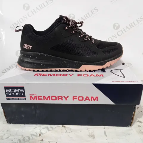 BOXED PAIR OF SKECHERS BOBS MEMORY FOAM SHOES IN BLACK/PINK UK SIZE 5.5