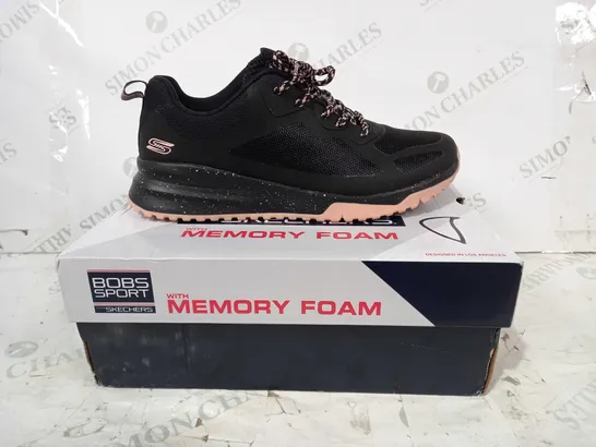 BOXED PAIR OF SKECHERS BOBS MEMORY FOAM SHOES IN BLACK/PINK UK SIZE 5.5