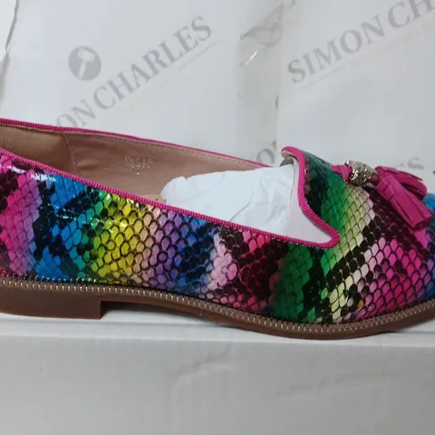 BOXED PAIR OF MODA IN PELLE ENLIE LOAFERS IN RAINBOW SIZE 6