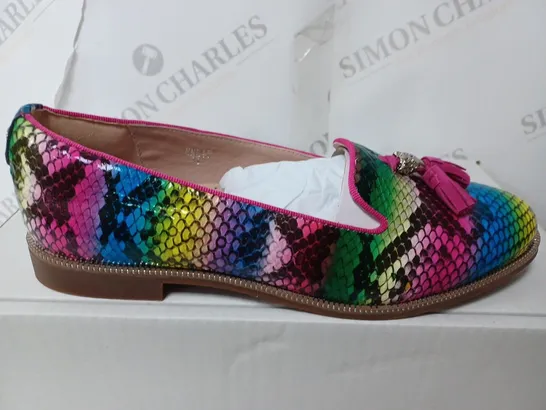 BOXED PAIR OF MODA IN PELLE ENLIE LOAFERS IN RAINBOW SIZE 6