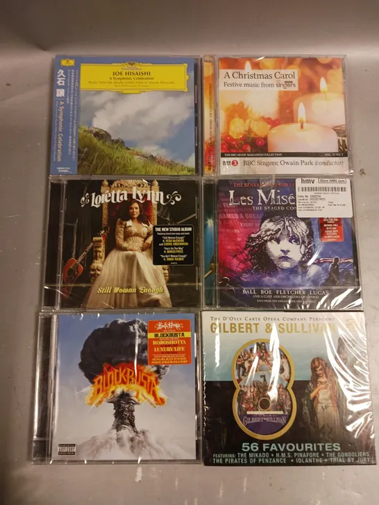 APPROXIMATELY 30 ASSORTED CD ALBUMS TO INCLUDE JOE HISAISHI, BLOCKBUSTA, LORETTA LYNN ETC 