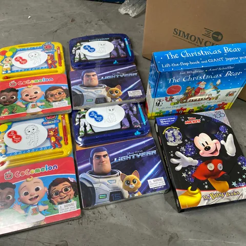 BOX OF ASSORTED ITEMS TO INCLUDE: THE CHRISTMAS BEAR, COCOMELON TOY, LIGHTYEAR TOY 