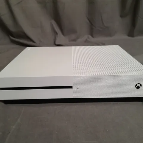 XBOX ONE S IN WHITE