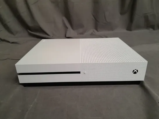 XBOX ONE S IN WHITE