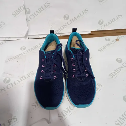 OUTLET SKECHERS D'LUX WALKER TRAINER - SIZE UK 5.5