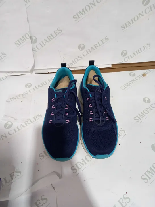 OUTLET SKECHERS D'LUX WALKER TRAINER - SIZE UK 5.5