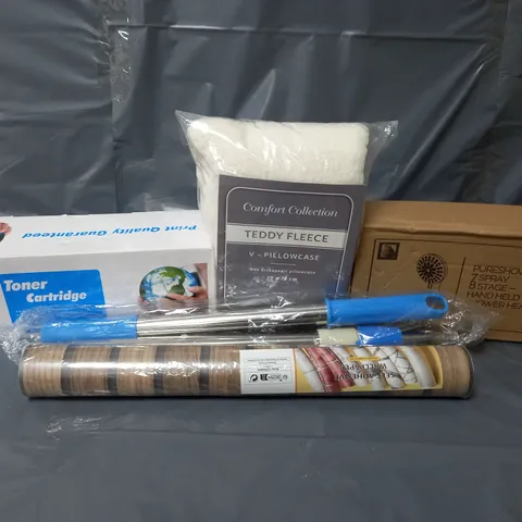 APPROXIMATELY 20 ASSORTED ITEMS TO INCLUDE HAND HELD SHOWERHEAD, PILLOWCASES, LASERTONER CARTRIDGE, ETC - COLLECTION ONLY