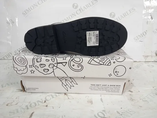 BOXED PAIR OF CLARKS ASTROL LACE K SHOES IN BLACK UK SIZE 2.5