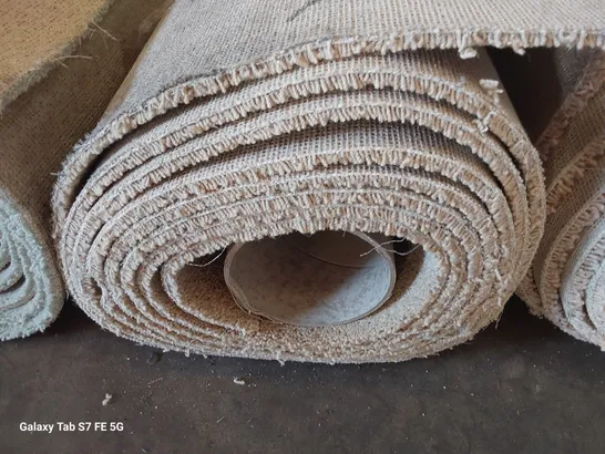 ROLL OF QUALITY BEIGE CARPET APPROXIMATELY 4M × SIZE UNSPECIFIED 