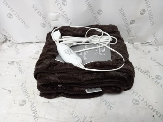 BOXED COZEE HOME FAUX FUR HEATED THROW IN CHOCOLATE