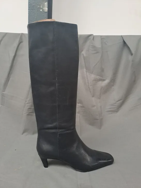 BOXED PAIR OF REFORMATION SQUARE TOE LOW HEEL KNEE-HIGH BOOTS IN BLACK SIZE 6