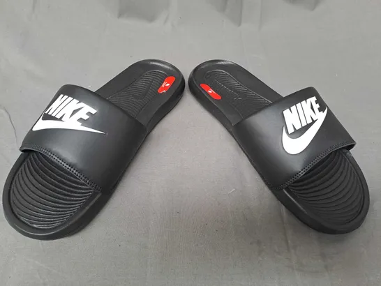 PAIR OF NIKE SLIDERS IN BLACK UK SIZE 8