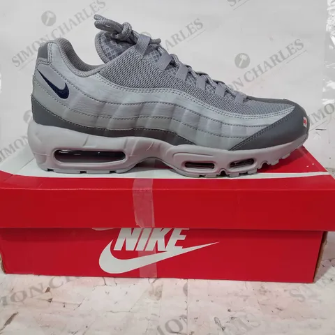 BOXED PAIR OF NIKE AIR MAX 95 SHOES IN GREY UK SIZE 10