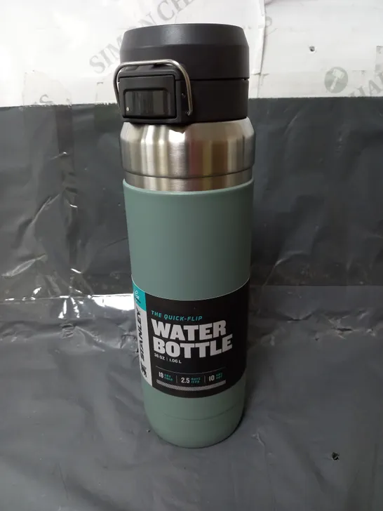 STANLEY QUICK-FLIP WATER BOTTLE IN SLATE 1.06L