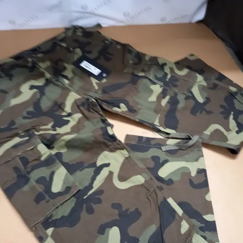 ALESSANDRO ZAVETTI CAMO CARGO TROUSERS - XL