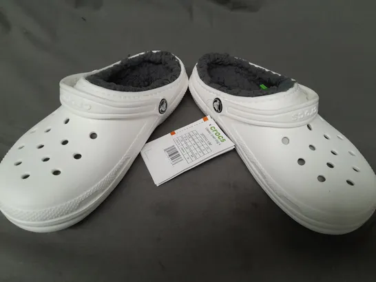 PAIR OF CROCS CLASSIC LINED KID'S CLOGS IN WHITE UK SIZE J5