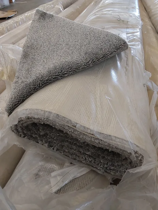 ROLL OF QUALITY  JAGGER MINERAL CARPET // SIZE: APPROXIMATELY 4 X 1.9m