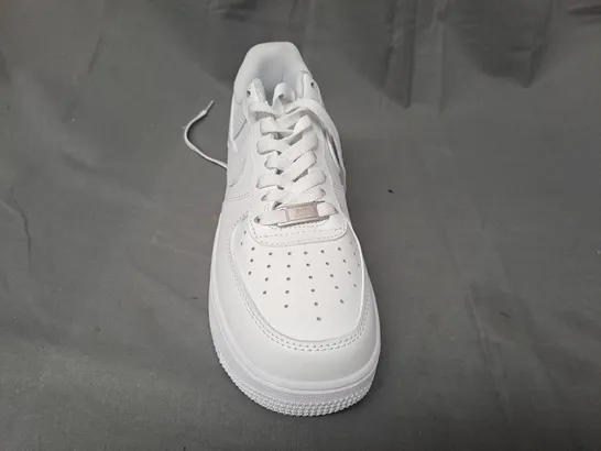 PAIR OF NIKE AIR FORCE 1 SHOES IN WHITE UK SIZE 6