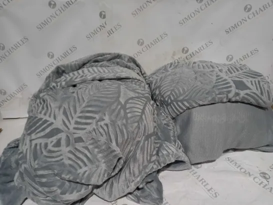 COZEE HOME LEAF TUFTED VELVETSOFT 4 PIECE DUVET SET IN LIGHT GREY - KING