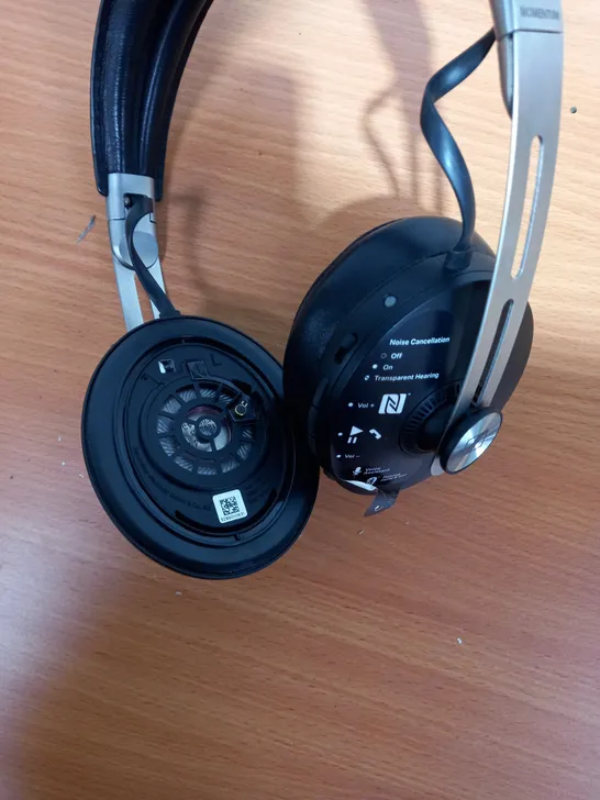 SENNHEISER MOMENTUM HEADPHONES 