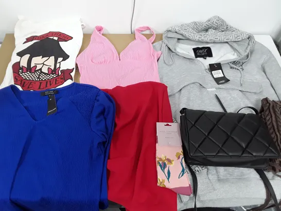 LARGE QUANTITY OF ASSORTED CLOTHING ITEMS TO INCLUDE JD WILLIAMS, M&S AND NASTYGAL