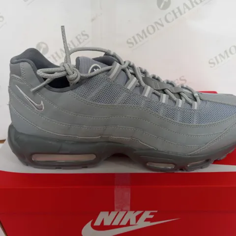 BOXED PAIR OF NIKE AIR MAX 95 TRAINERS IN WOLF GREY - UK 12