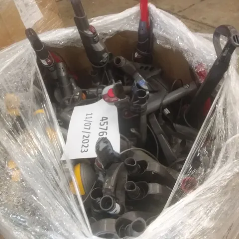 PALLET OF APPROXIMATELY 25 ASSORTED LOOSE VACUUM CLEANERS