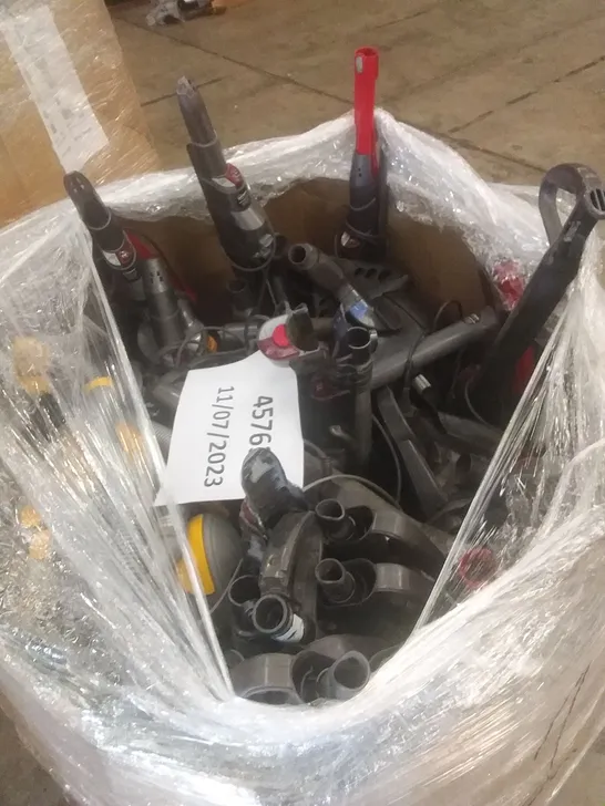 PALLET OF APPROXIMATELY 25 ASSORTED LOOSE VACUUM CLEANERS