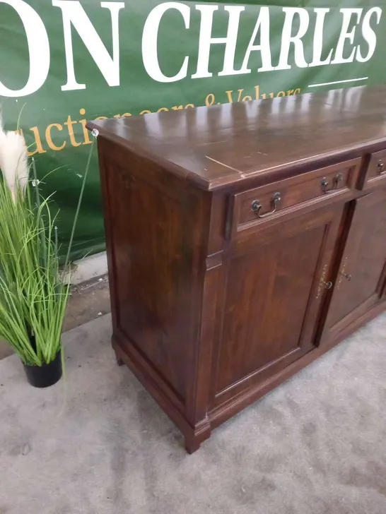 DESIGNER MAHOGANY EFFECT THREE DRAWER, THREE DOOR SIDEBOARD