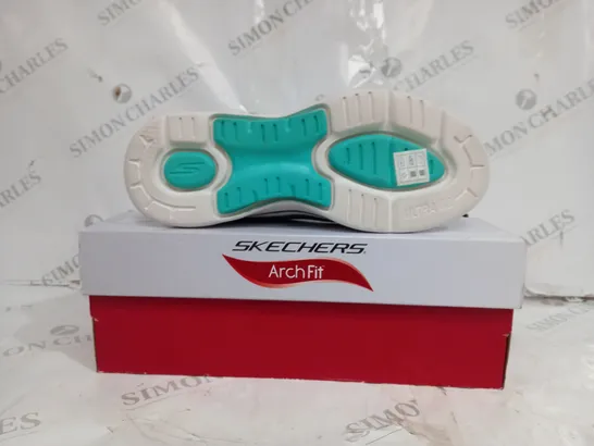 BOXED PAIR OF SKECHERS GO WALK ARCHFIT TRAINER IN CYAN TEXTILE SIZE 7