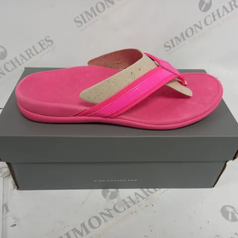 VIONIC TIDE SANDALS SIZE 6