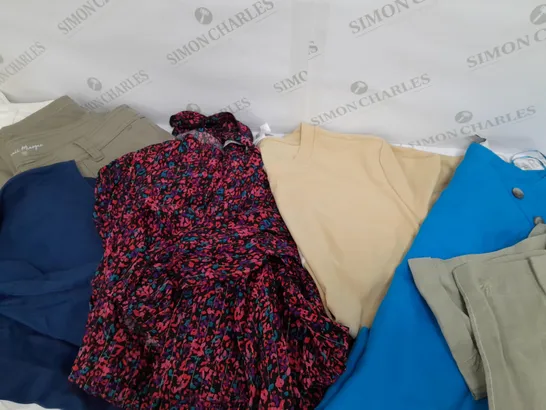 BOX OF ASSORTED CLOTHING ITEMS ALL SIUZES AND COLOURS,  DRESSES TOPS JEANS 