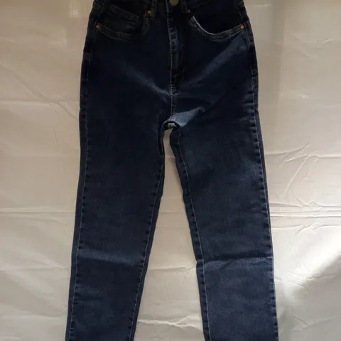 BOX OF APPROX 20 BRAND NEW COTTON:ON STRAIGHT STRETCH JEANS - COOGEE BLUE SIZE AUS 6