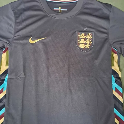 ENGLAND AWAY FOOTBALL SHIRT SIZE M