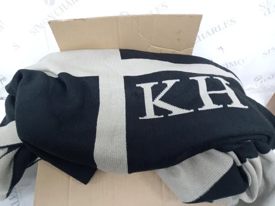 BOXED BLANKET WITH LETTER KH PRINT BLACK AND GREY